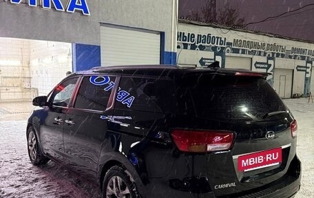 KIA Carnival III, 2017 год, 2 100 000 рублей, 7 фотография