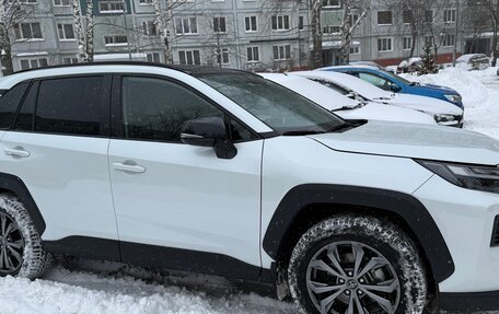 Toyota RAV4, 2024 год, 4 200 000 рублей, 2 фотография