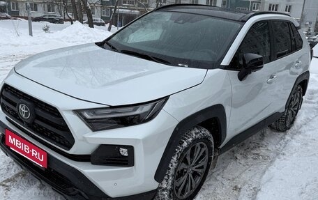 Toyota RAV4, 2024 год, 4 200 000 рублей, 6 фотография