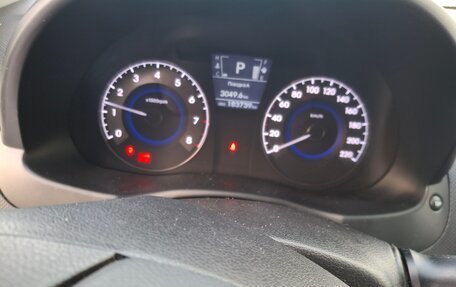 Hyundai Solaris II рестайлинг, 2011 год, 800 000 рублей, 8 фотография