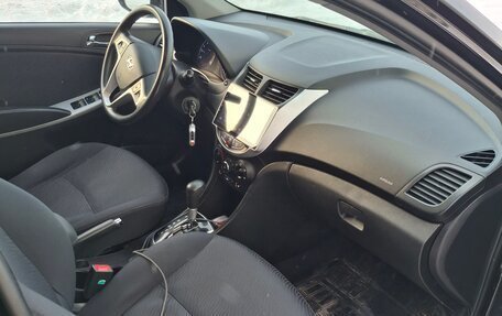 Hyundai Solaris II рестайлинг, 2011 год, 800 000 рублей, 11 фотография