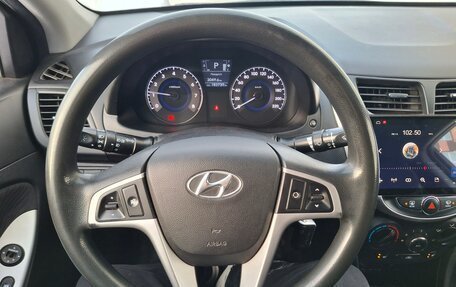 Hyundai Solaris II рестайлинг, 2011 год, 800 000 рублей, 15 фотография