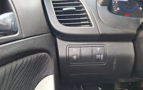 Hyundai Solaris II рестайлинг, 2011 год, 800 000 рублей, 16 фотография