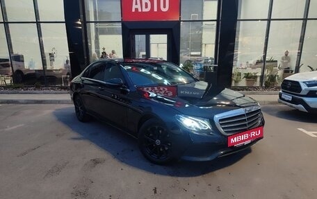 Mercedes-Benz E-Класс, 2020 год, 2 800 000 рублей, 3 фотография