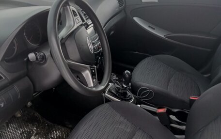 Hyundai Solaris II рестайлинг, 2015 год, 800 000 рублей, 4 фотография