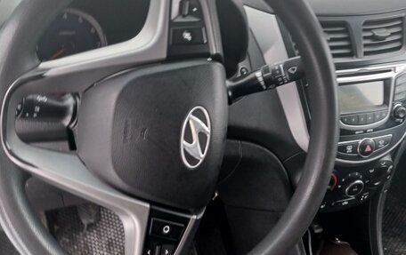 Hyundai Solaris II рестайлинг, 2015 год, 800 000 рублей, 5 фотография