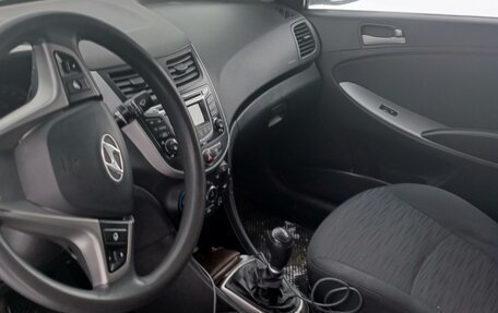 Hyundai Solaris II рестайлинг, 2015 год, 800 000 рублей, 8 фотография