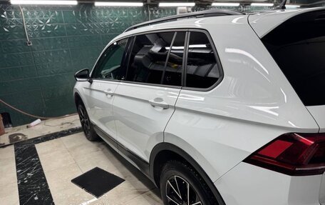 Volkswagen Tiguan II, 2019 год, 3 200 000 рублей, 2 фотография