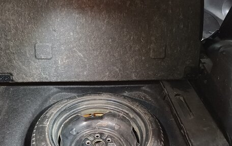 Toyota Ractis II, 2011 год, 700 000 рублей, 9 фотография