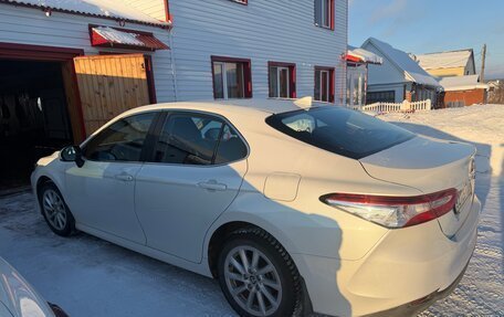 Toyota Camry, 2021 год, 2 500 000 рублей, 4 фотография