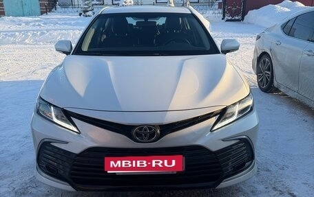 Toyota Camry, 2021 год, 2 500 000 рублей, 2 фотография