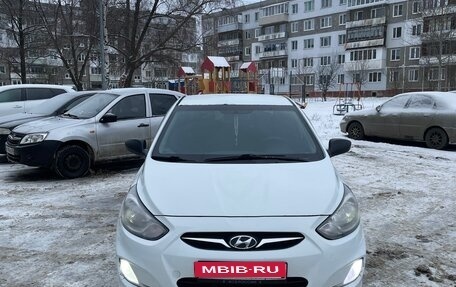 Hyundai Solaris II рестайлинг, 2013 год, 560 000 рублей, 1 фотография