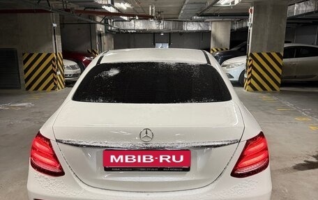 Mercedes-Benz E-Класс, 2017 год, 3 200 000 рублей, 4 фотография