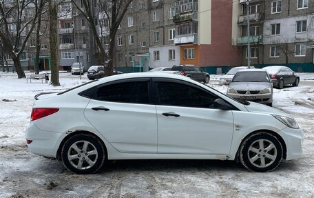 Hyundai Solaris II рестайлинг, 2013 год, 560 000 рублей, 3 фотография