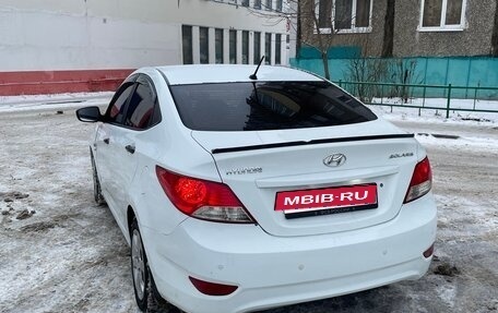 Hyundai Solaris II рестайлинг, 2013 год, 560 000 рублей, 5 фотография