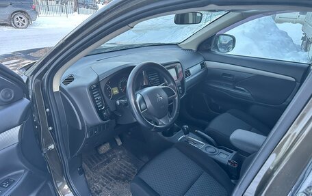 Mitsubishi Outlander III рестайлинг 3, 2015 год, 730 000 рублей, 4 фотография