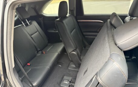 Toyota Highlander III, 2014 год, 1 999 000 рублей, 12 фотография