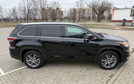 Toyota Highlander III, 2014 год, 1 999 000 рублей, 6 фотография