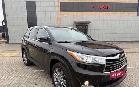 Toyota Highlander III, 2014 год, 1 999 000 рублей, 2 фотография