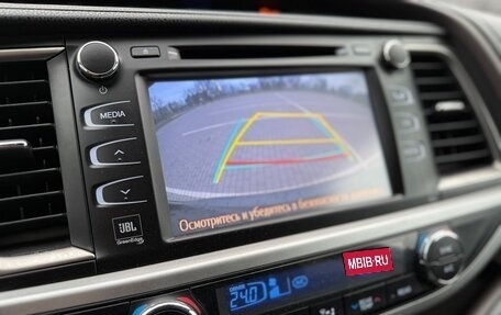 Toyota Highlander III, 2014 год, 1 999 000 рублей, 21 фотография