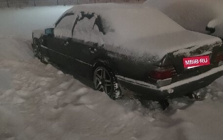 Mercedes-Benz E-Класс, 1994 год, 220 000 рублей, 2 фотография