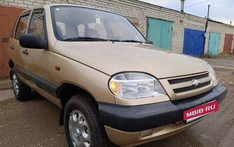 Chevrolet Niva I рестайлинг, 2004 год, 549 000 рублей, 2 фотография