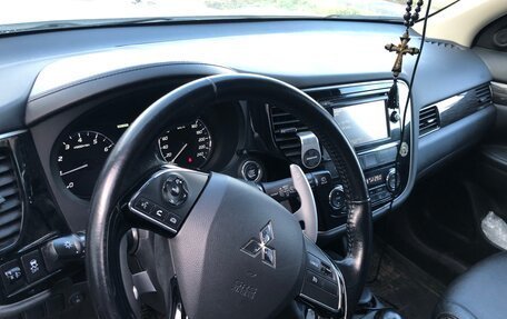 Mitsubishi Outlander III рестайлинг 3, 2015 год, 1 675 000 рублей, 6 фотография