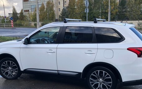 Mitsubishi Outlander III рестайлинг 3, 2015 год, 1 675 000 рублей, 3 фотография