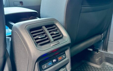 Volkswagen Tiguan II, 2019 год, 3 050 000 рублей, 26 фотография