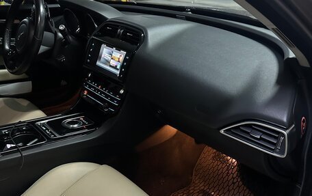 Jaguar XE I рестайлинг, 2016 год, 1 649 000 рублей, 5 фотография