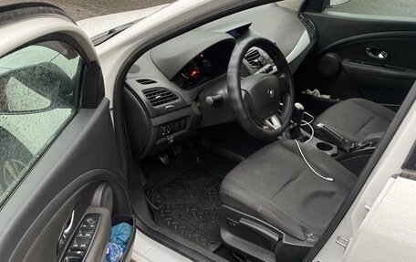 Renault Megane III, 2012 год, 375 000 рублей, 2 фотография