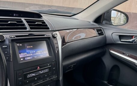 Toyota Camry, 2017 год, 1 890 000 рублей, 4 фотография