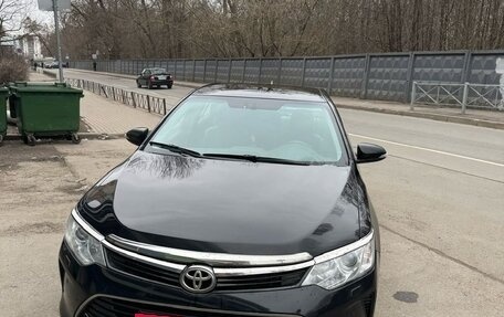 Toyota Camry, 2017 год, 1 890 000 рублей, 2 фотография