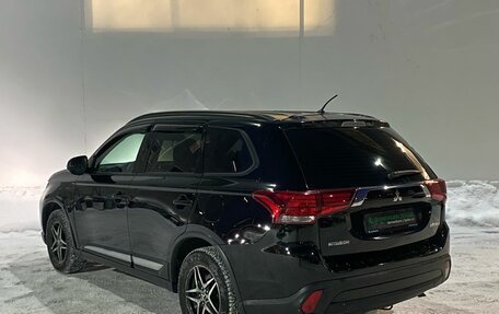 Mitsubishi Outlander III рестайлинг 3, 2015 год, 1 780 000 рублей, 7 фотография