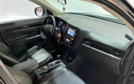 Mitsubishi Outlander III рестайлинг 3, 2015 год, 1 780 000 рублей, 9 фотография