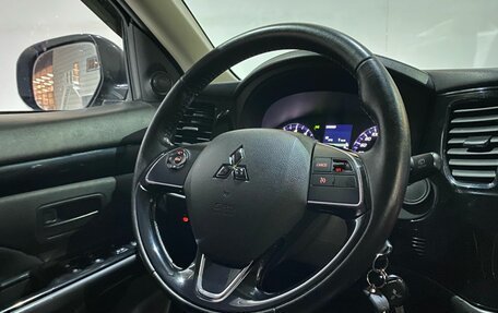 Mitsubishi Outlander III рестайлинг 3, 2015 год, 1 780 000 рублей, 14 фотография