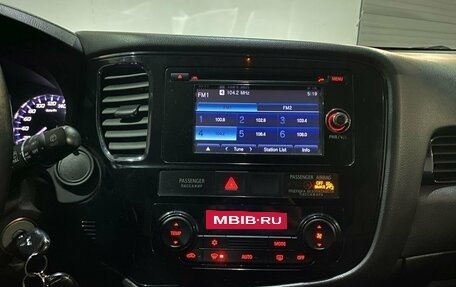 Mitsubishi Outlander III рестайлинг 3, 2015 год, 1 780 000 рублей, 13 фотография