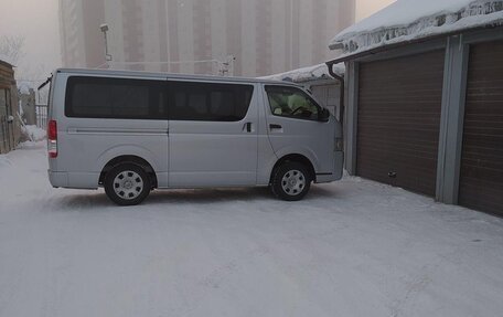 Toyota HiAce H200, 2017 год, 3 050 000 рублей, 2 фотография