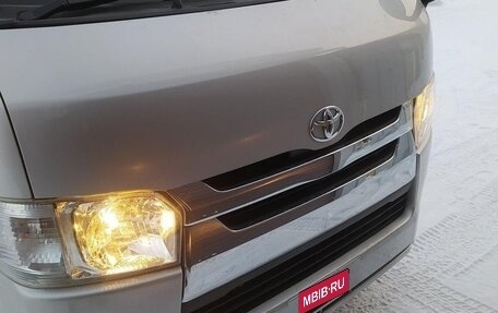 Toyota HiAce H200, 2017 год, 3 050 000 рублей, 4 фотография