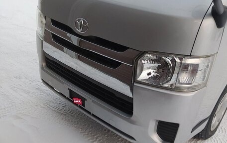 Toyota HiAce H200, 2017 год, 3 050 000 рублей, 6 фотография