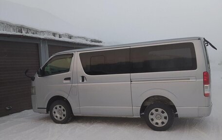 Toyota HiAce H200, 2017 год, 3 050 000 рублей, 7 фотография