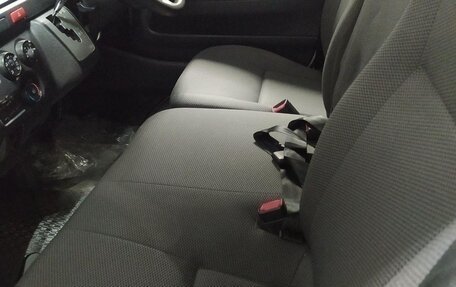 Toyota HiAce H200, 2017 год, 3 050 000 рублей, 8 фотография