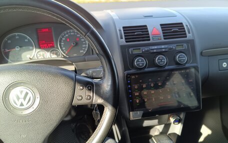 Volkswagen Touran III, 2010 год, 850 000 рублей, 6 фотография