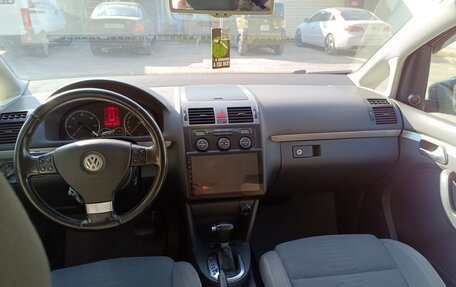 Volkswagen Touran III, 2010 год, 850 000 рублей, 11 фотография