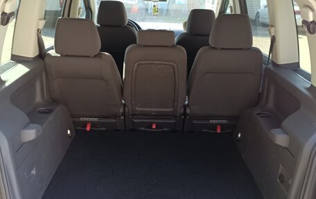 Volkswagen Touran III, 2010 год, 850 000 рублей, 8 фотография