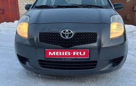 Toyota Yaris III рестайлинг, 2008 год, 459 000 рублей, 2 фотография