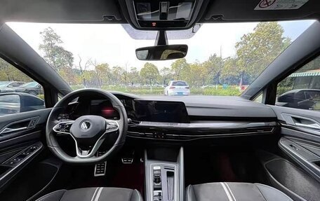 Volkswagen Golf VIII, 2022 год, 1 650 000 рублей, 11 фотография