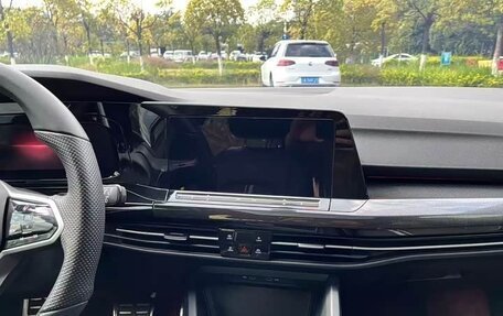 Volkswagen Golf VIII, 2022 год, 1 650 000 рублей, 14 фотография