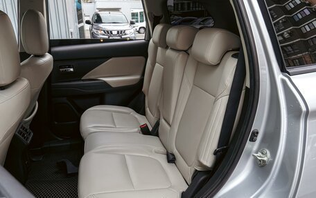 Mitsubishi Outlander III рестайлинг 3, 2020 год, 2 220 000 рублей, 10 фотография