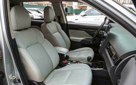 Mitsubishi Outlander III рестайлинг 3, 2020 год, 2 220 000 рублей, 8 фотография